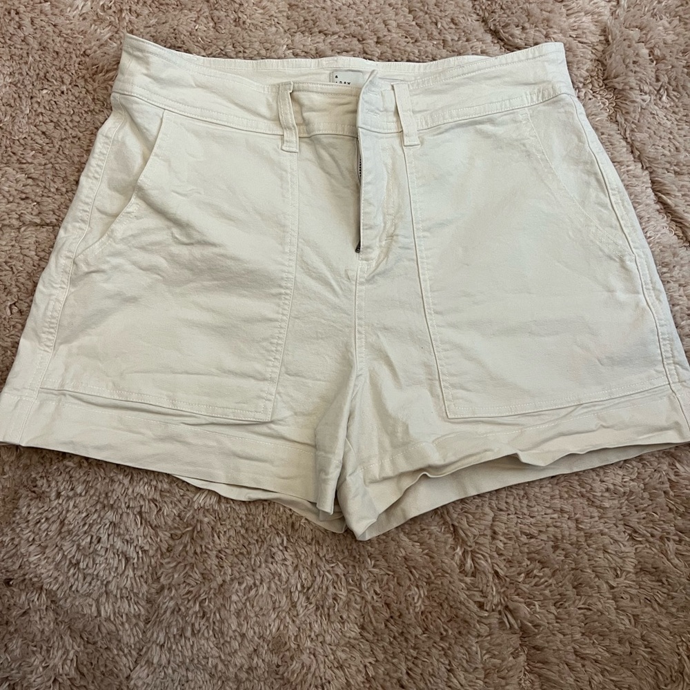 A new day shorts size 10 off white/cream
